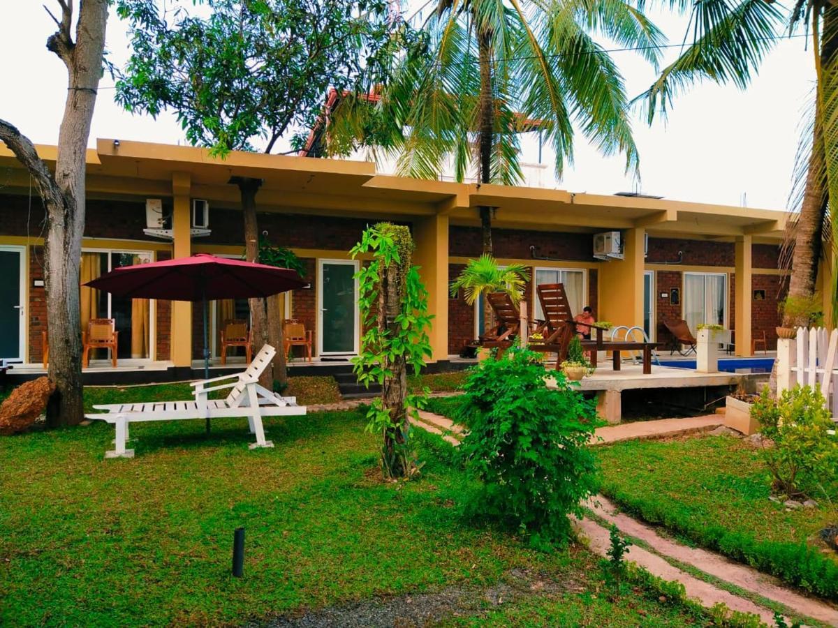 Petit Guest House Negombo Exterior foto